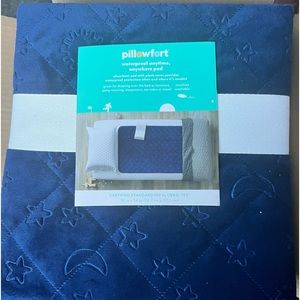 Pillowfort waterproof mattress pad-NWT
